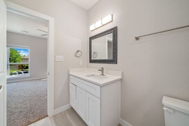 Building Photo - BEAUTIFUL TOWNHOME FOR RENT IN RICHLAND HI...