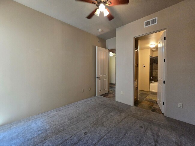 Building Photo - 1405 Vegas Verdes Dr