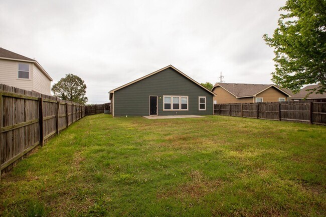 Building Photo - 3 Bed / 2 Bath in Owasso!