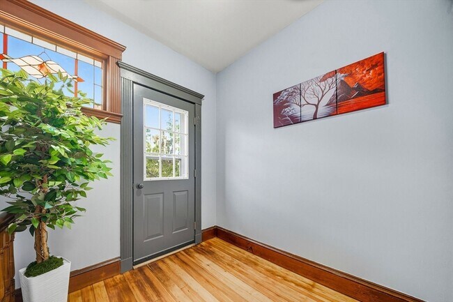 Building Photo - 24 Hinckley St