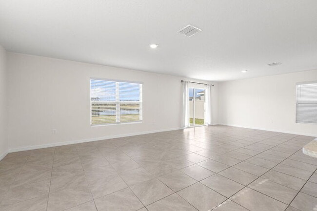 Building Photo - "Spacious 4-Bedroom Retreat with 3 Full Baths - 2260 Sq Ft of Comfort in Parrish, FL!"