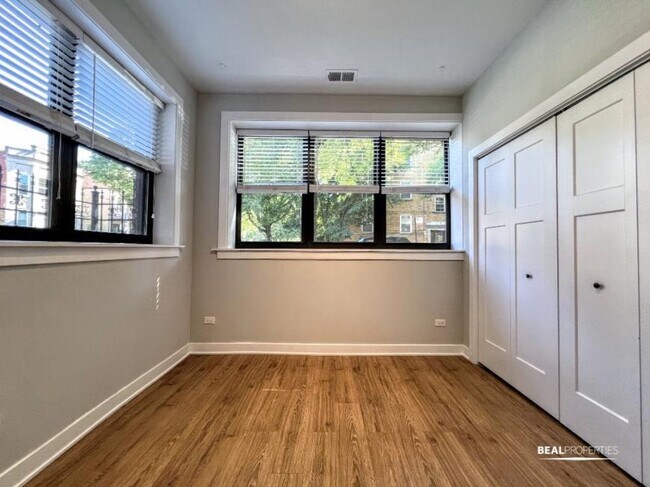 Building Photo - 2 bedroom in CHICAGO IL 60625