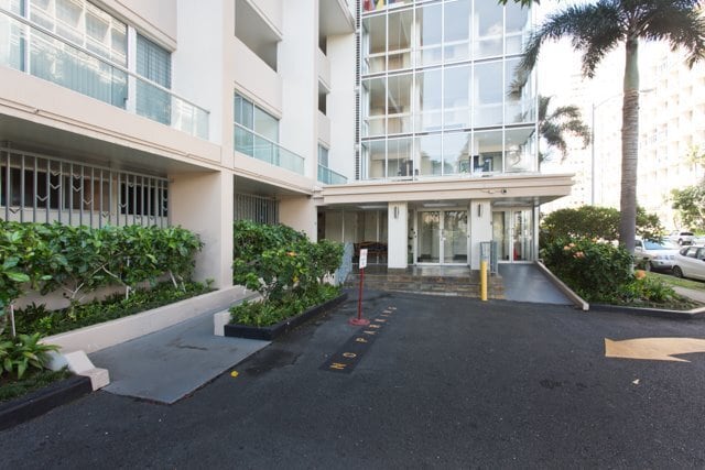 Building Photo - KAPIOLANI 2 Bedroom - Spacious and Bright ...