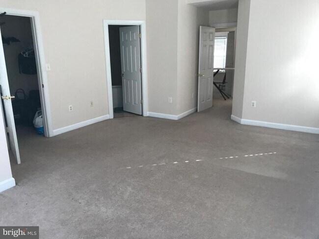 Building Photo - 8010 Duck Pond Terrace