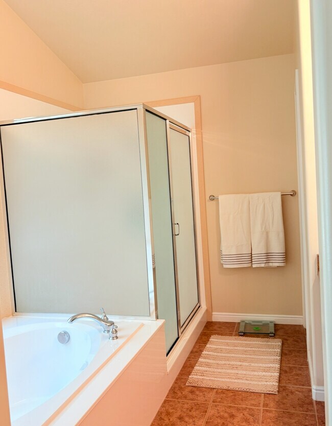 Building Photo - 351 N 1480 E