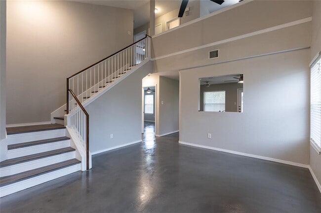 Building Photo - 1701 Golden Sunrise Ln