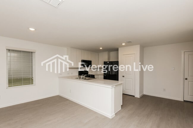 Building Photo - 10724 Dusty Rnch Rd