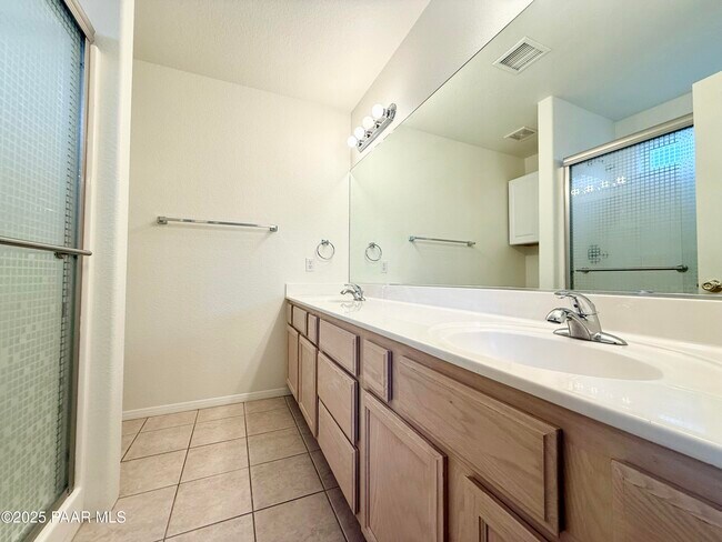 Building Photo - 5102 E Ramada Dr