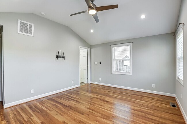 Building Photo - Beautifully Updated 4-Bed, 2.5-Bath Ranch Home in Belmont