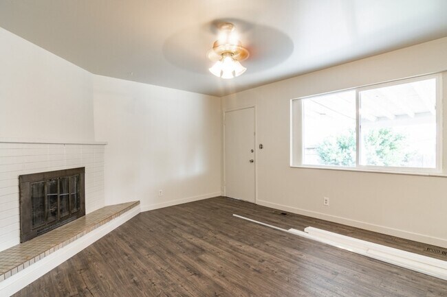 Building Photo - 8831 S 500 E