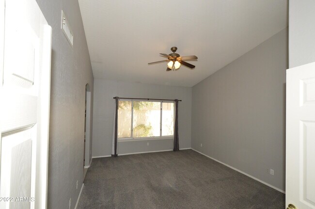 Building Photo - 1322 E Briarwood Terrace
