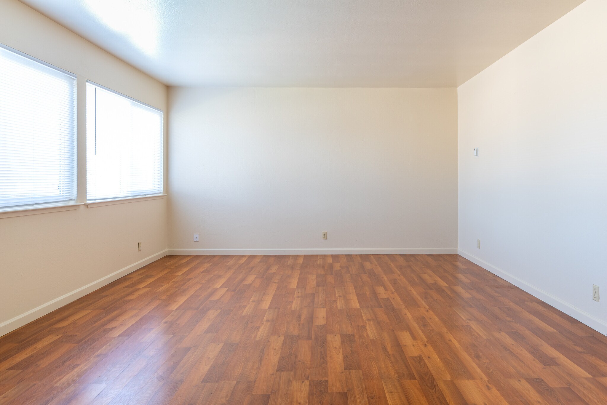 Building Photo - 4041 Park Center Ln