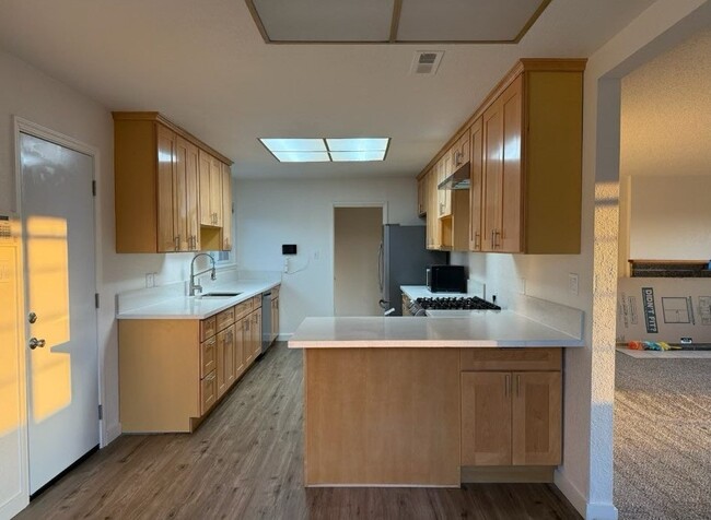 Primary Photo - 4310 Hillview Dr