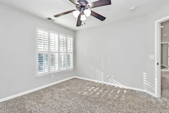 Building Photo - Wonderfully Updated 4BD/2.5BA Cul-de-Sac Home!