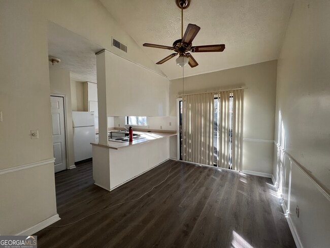 Building Photo - 7560 Taylor Rd