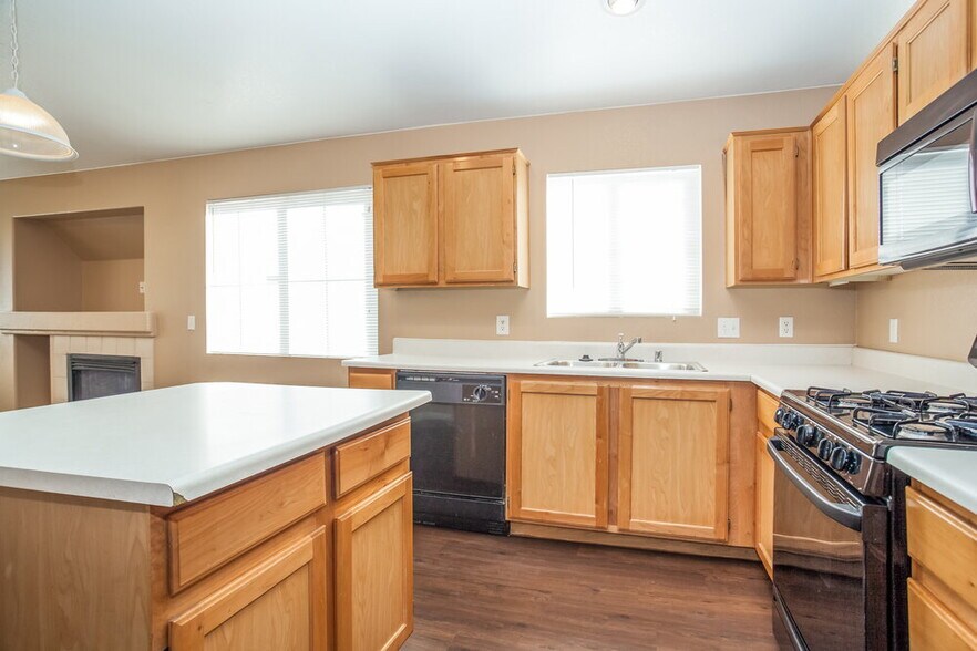 Building Photo - 7260 Golden Star Ave