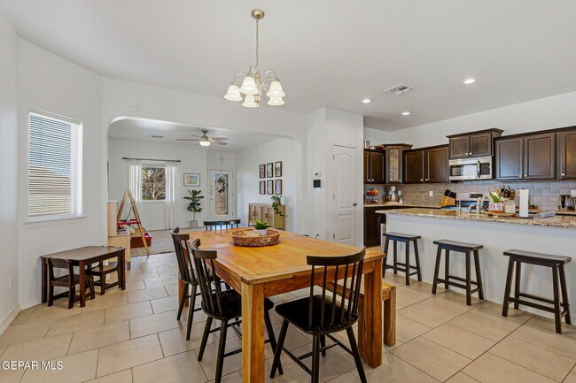 Building Photo - 7564 Wolf Creek Dr