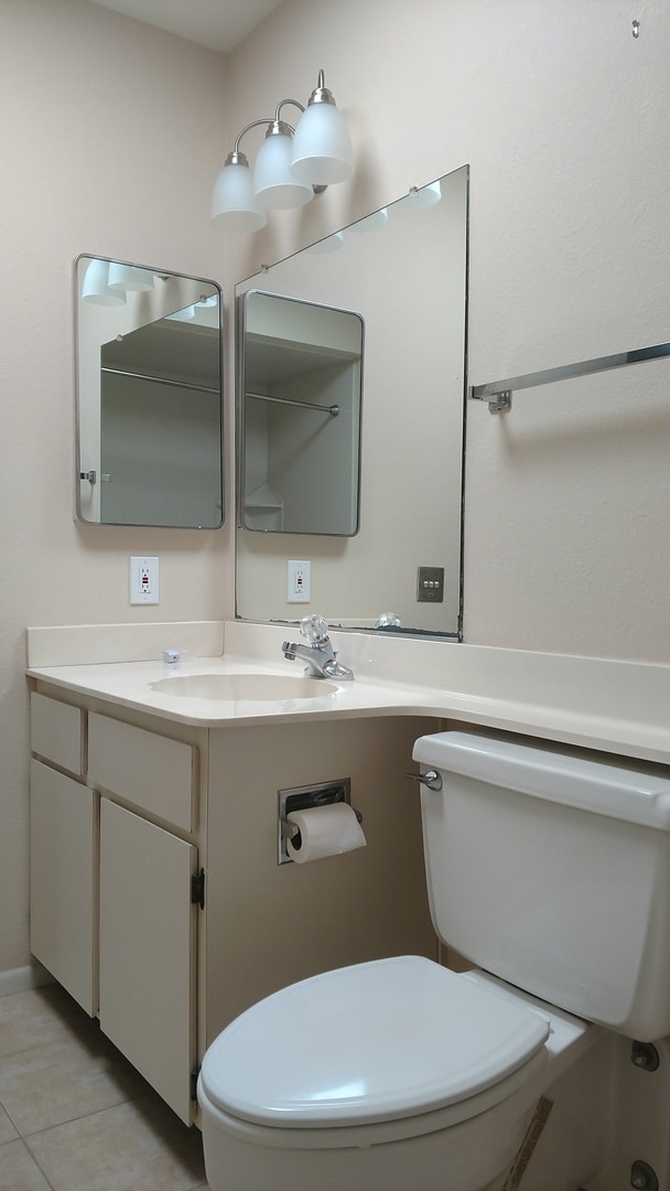 Building Photo - GREAT TOWNHOME IN YUCCA COURT-SUN CITY!!