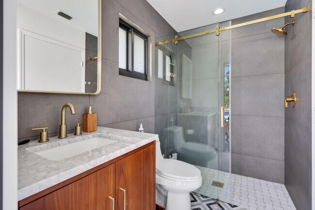 Building Photo - 14704 Black Bear Rd