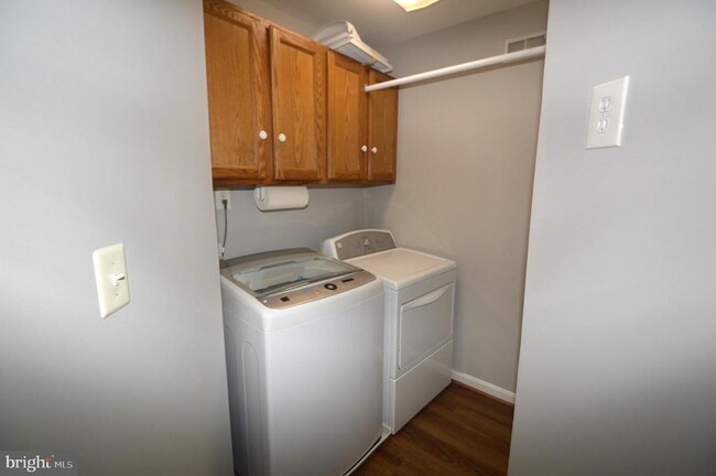 Building Photo - 25492 Freda Ln