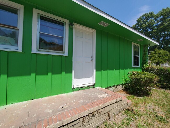 Building Photo - 418 Lake Ave