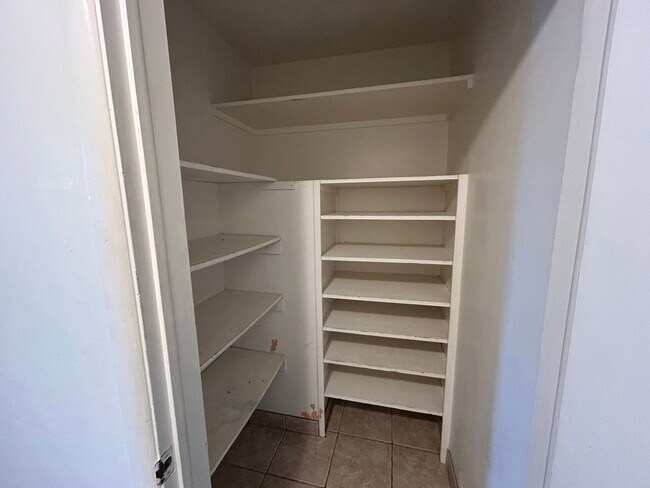 Building Photo - 3 Bed/1.5 Bath in a Cul-de-sac by Universi...