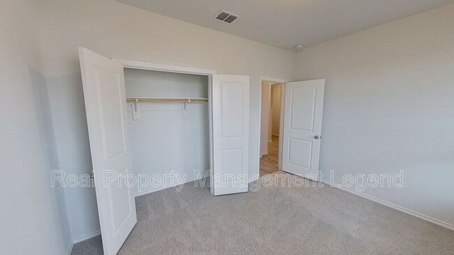 Building Photo - 8998 Fair Oaks Dr