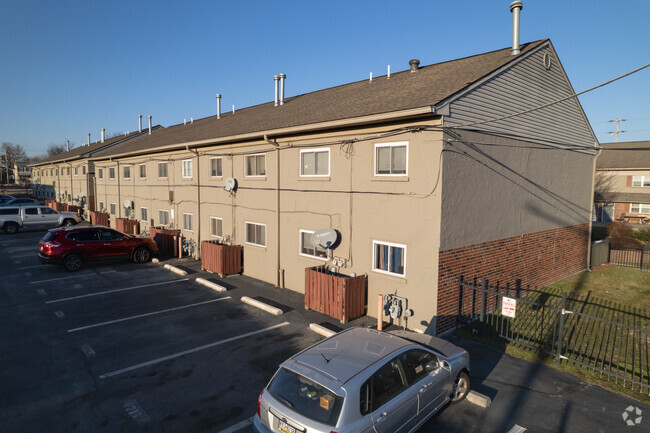 Building Photo - Union Court Apartments