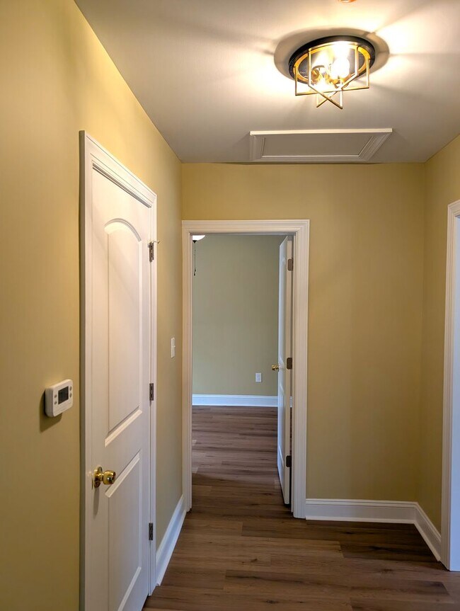 Building Photo - 100% Updated Home!  Sterling Elementary School! Easy Access I-485!