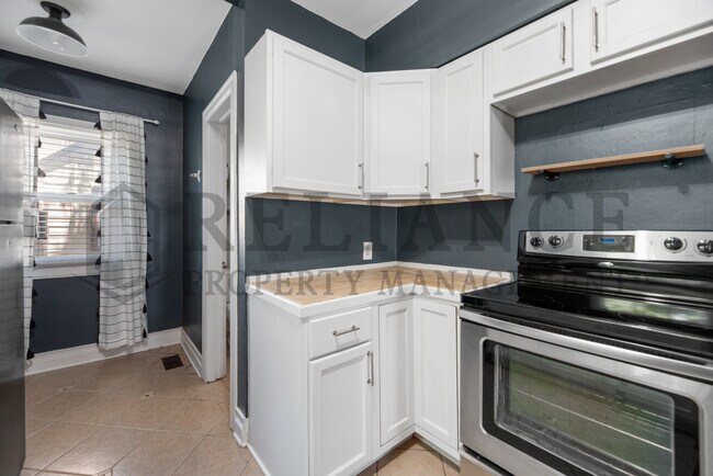Building Photo - 601 N Pershing St