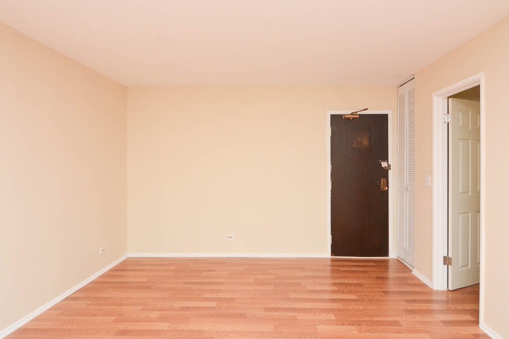 Building Photo - 3825 N Pine Grove Ave