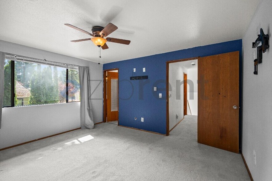 Building Photo - Unit