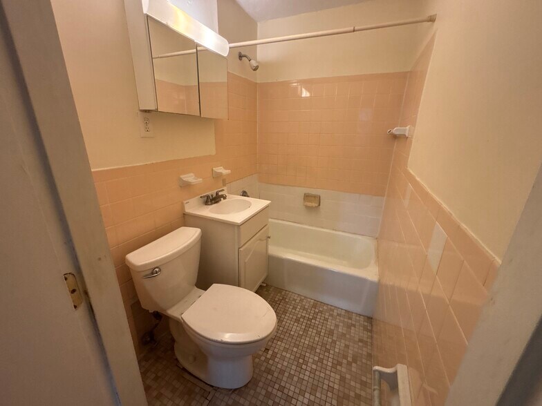 Building Photo - 51 S Huntington Ave