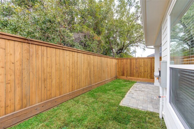 Building Photo - 16032 Mason Run Dr