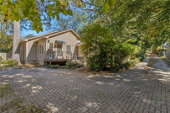 Building Photo - 901 Adair Ave NE