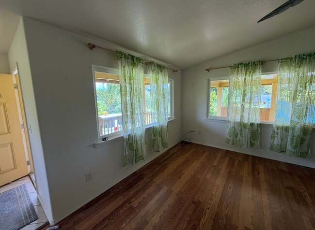 Building Photo - 4 bed Kalaheo Furnished home