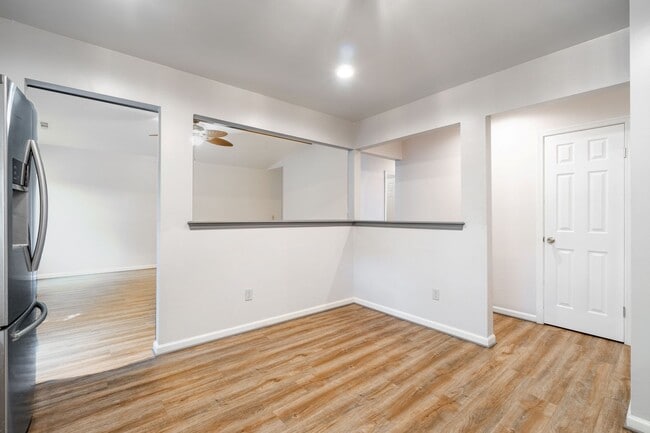 Building Photo - Beautiful 3 bedroom 2 bath house w/attached garage.