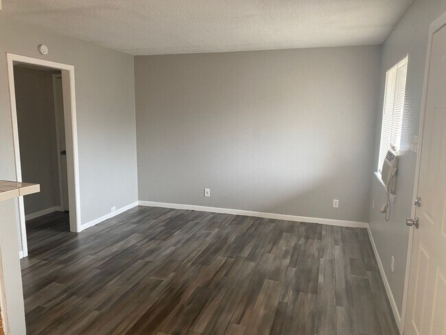 Building Photo - 1-Bedroom Apartment Near St. Mary