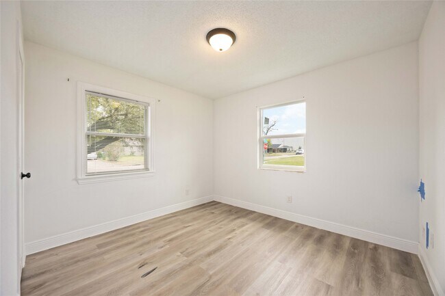 Building Photo - 6523 Cherrydale Dr