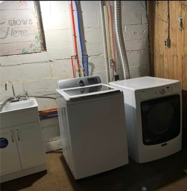 Building Photo - 948 Monroe Ave