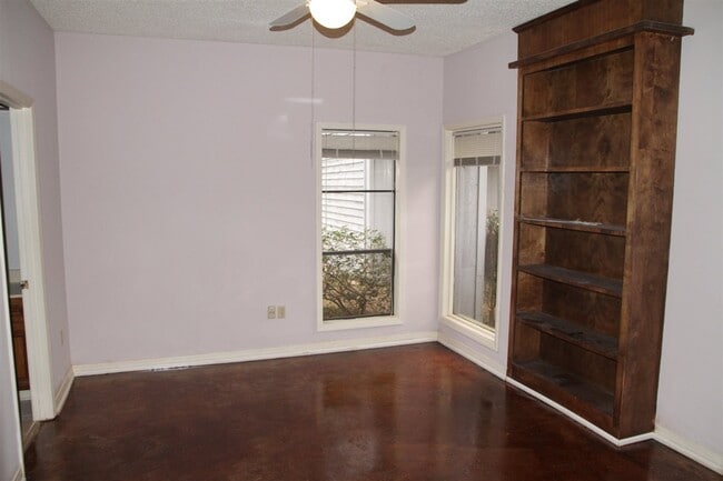 Building Photo - 2308 E Northside Dr