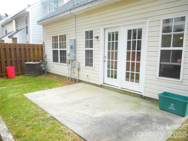 Building Photo - 1957 University Heights Ln