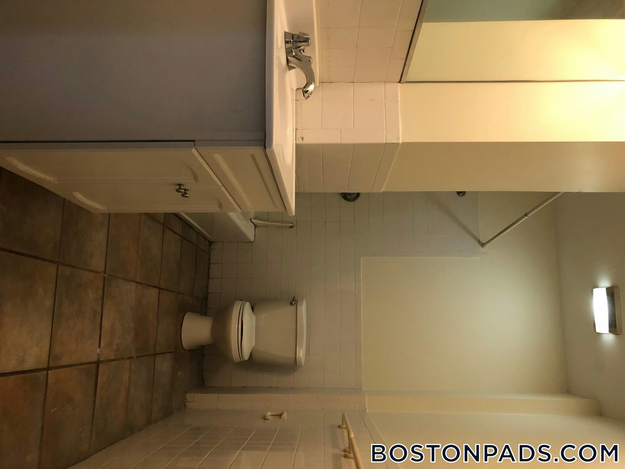 Building Photo - 8 Barrows St