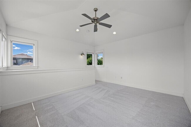 Building Photo - 1301 San Bernard St