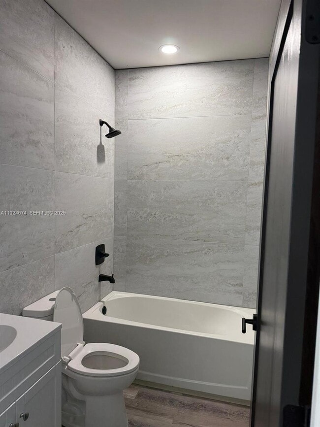 Building Photo - 710 Bedford Point Ave