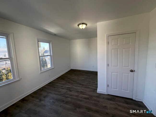 Building Photo - 30 Dora St