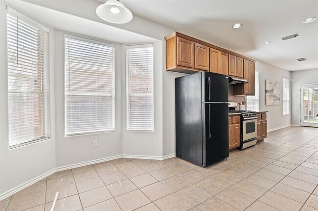 Building Photo - 3721 Pine Needle Cir