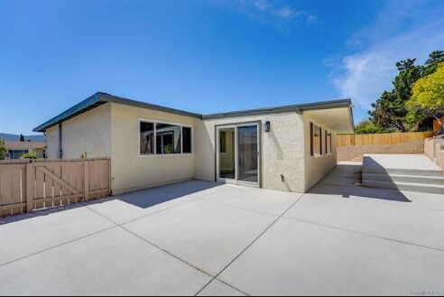 Building Photo - 856 La Tierra Dr