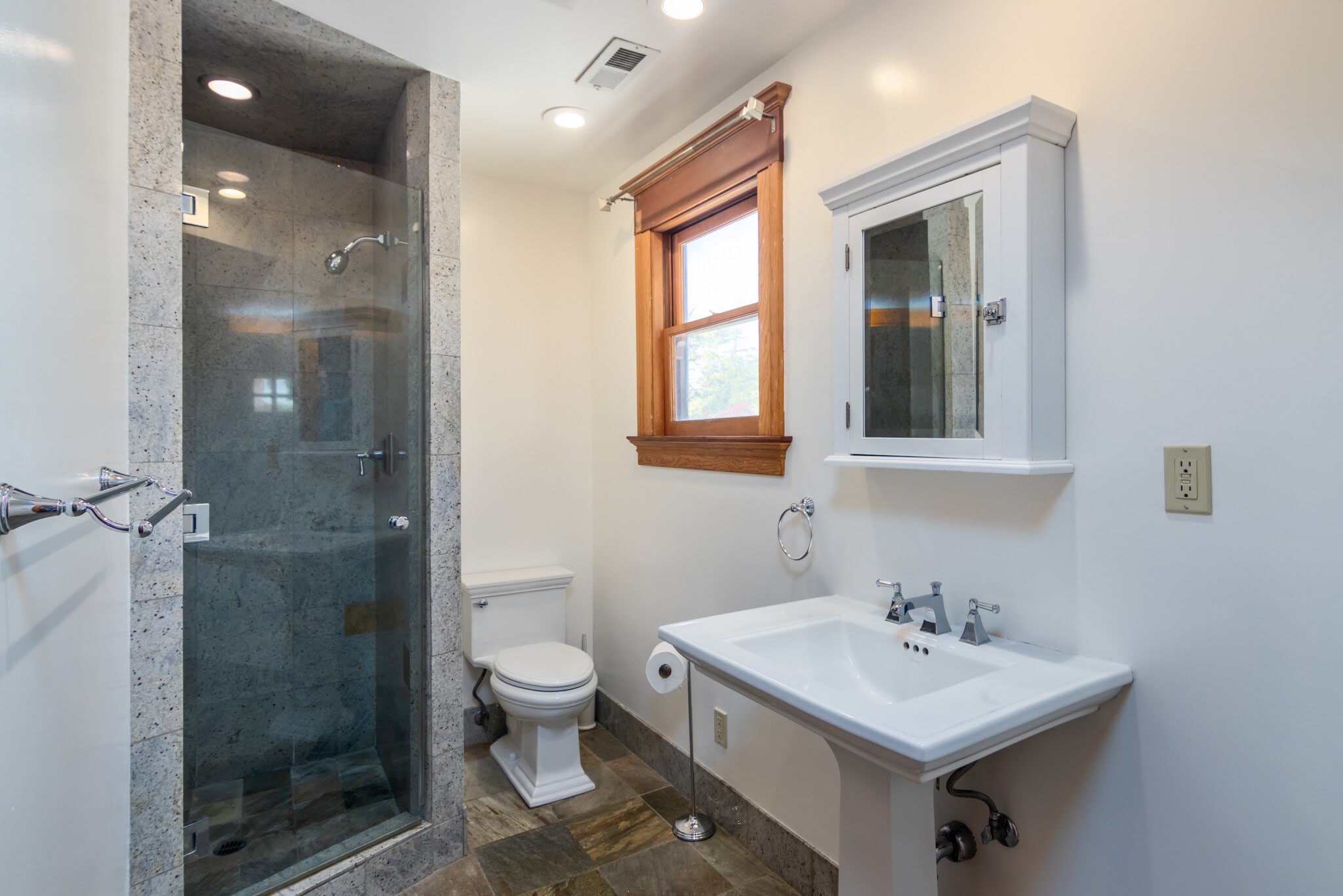 first floor bathroom with walk-in shower - 847 E Kensington Rd
