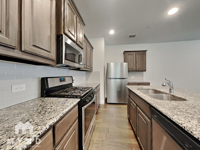 Building Photo - 5568 Kilmer Dr
